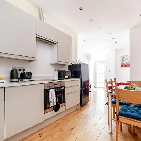 Spacious Retreat 2-Bed In Popular Camden Town London Exterior photo