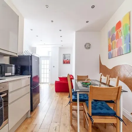Spacious Retreat 2-Bed In Popular Camden Town London Exterior photo