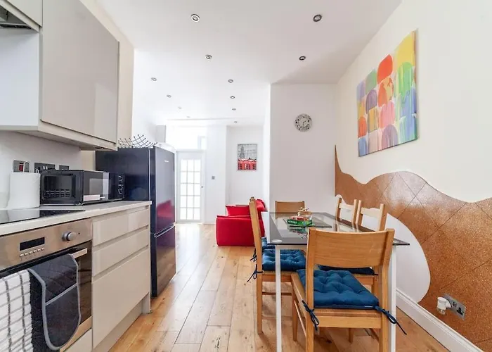 Spacious Retreat 2-Bed In Popular Camden Town